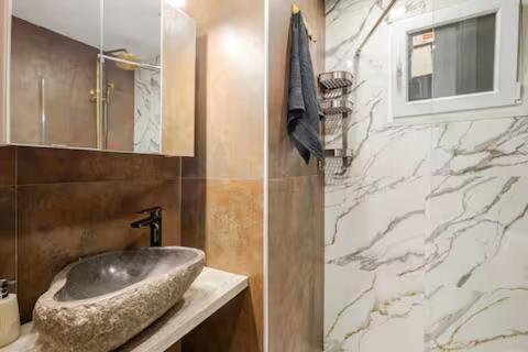 Apartamento En Planta Baja Cerca De La Playa En Бадалона Экстерьер фото